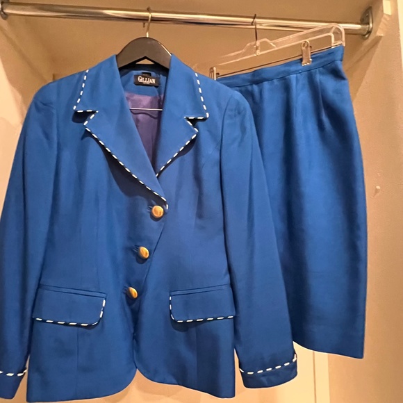 1980s Vintage Royal Blue Silk suit with padded shoulders - Picture 4 of 8